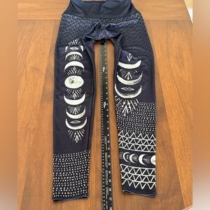 Onzie Black and White Patterned Leggings